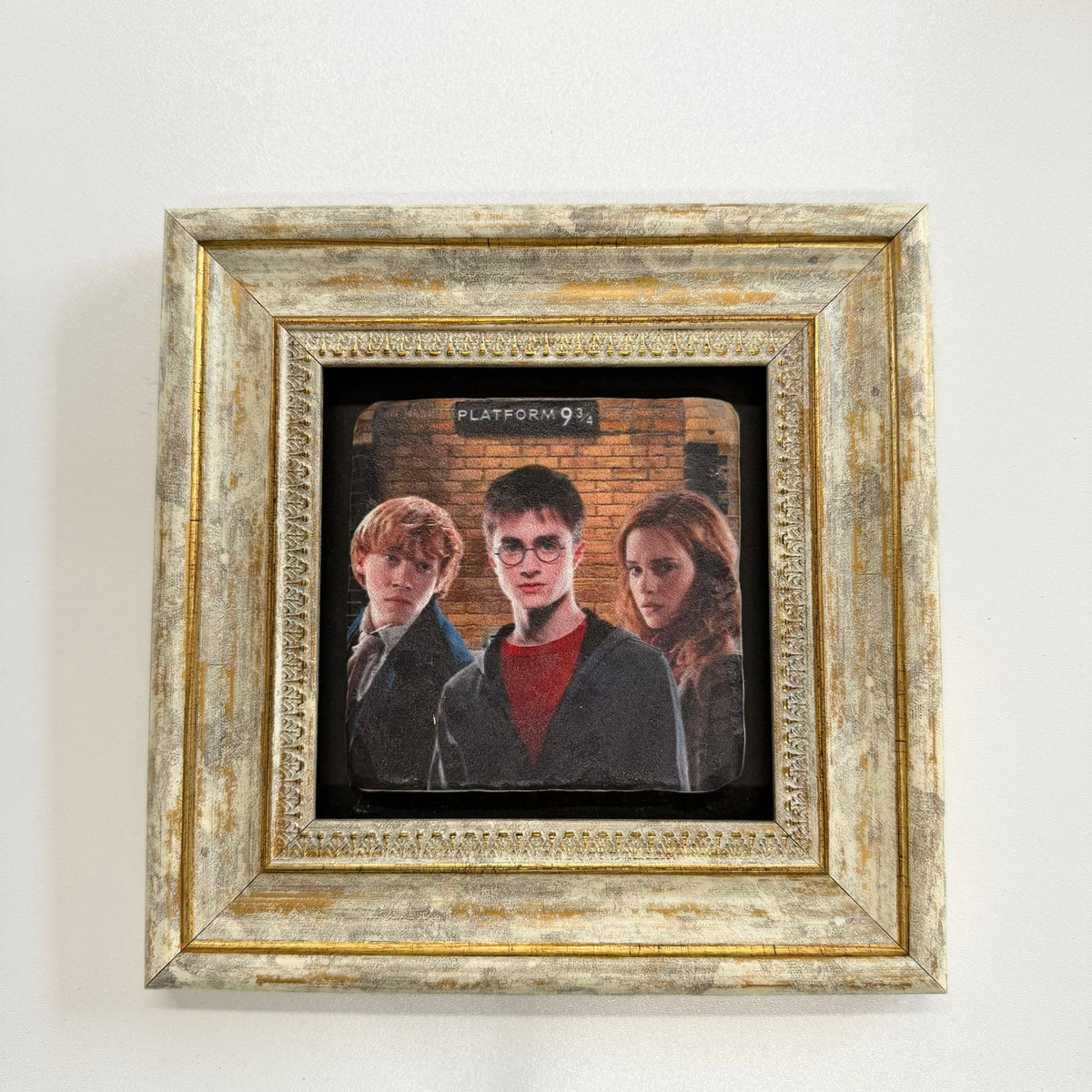 Variant Mapping v4 | harry-potter-9-and-three-quarters-natural-stone-coaster | with Gold Frame | sha256:a743df46f376