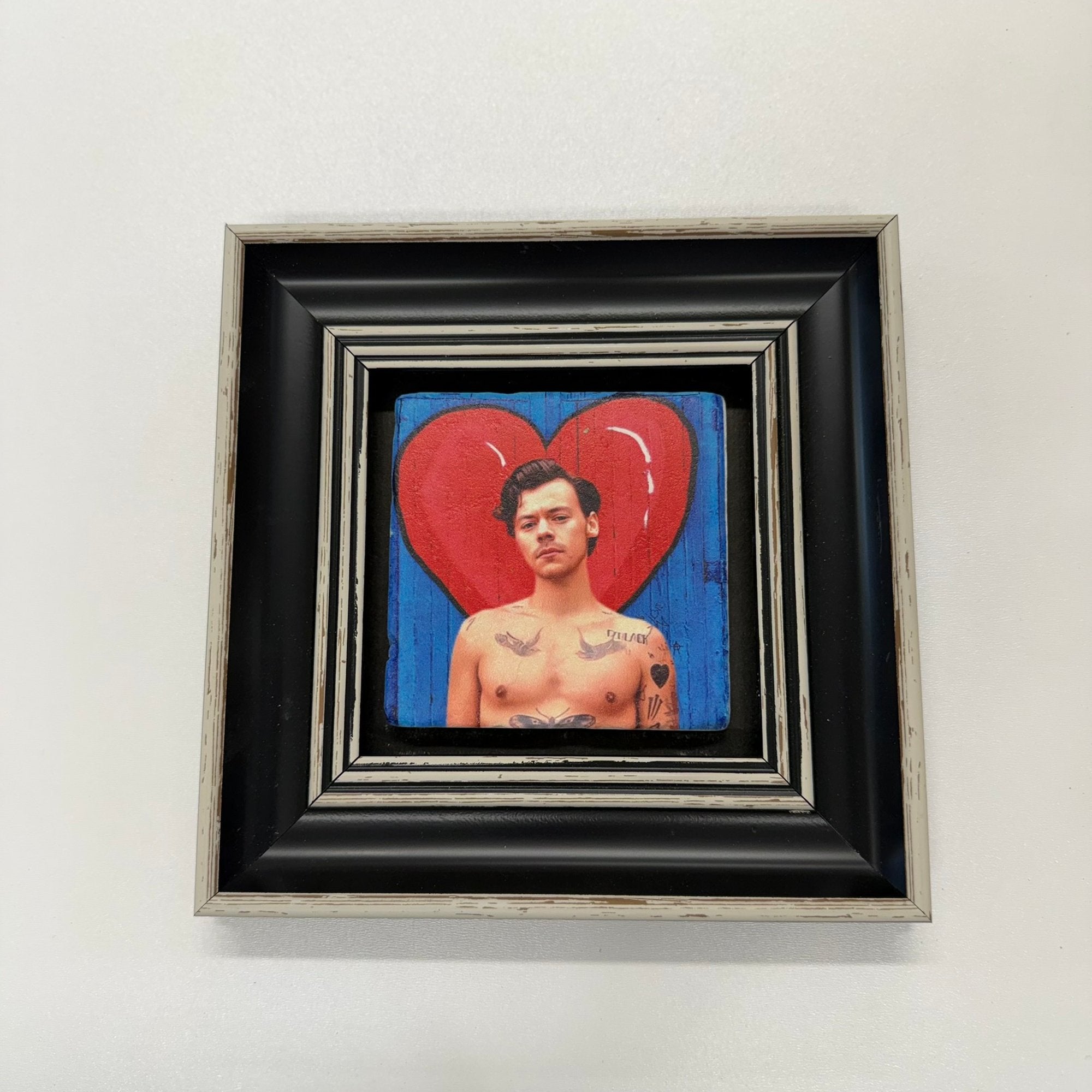 Variant Mapping v4 | harry-styles-hearth-natural-stone-coaster | with Black Frame | sha256:e80de7c0f381