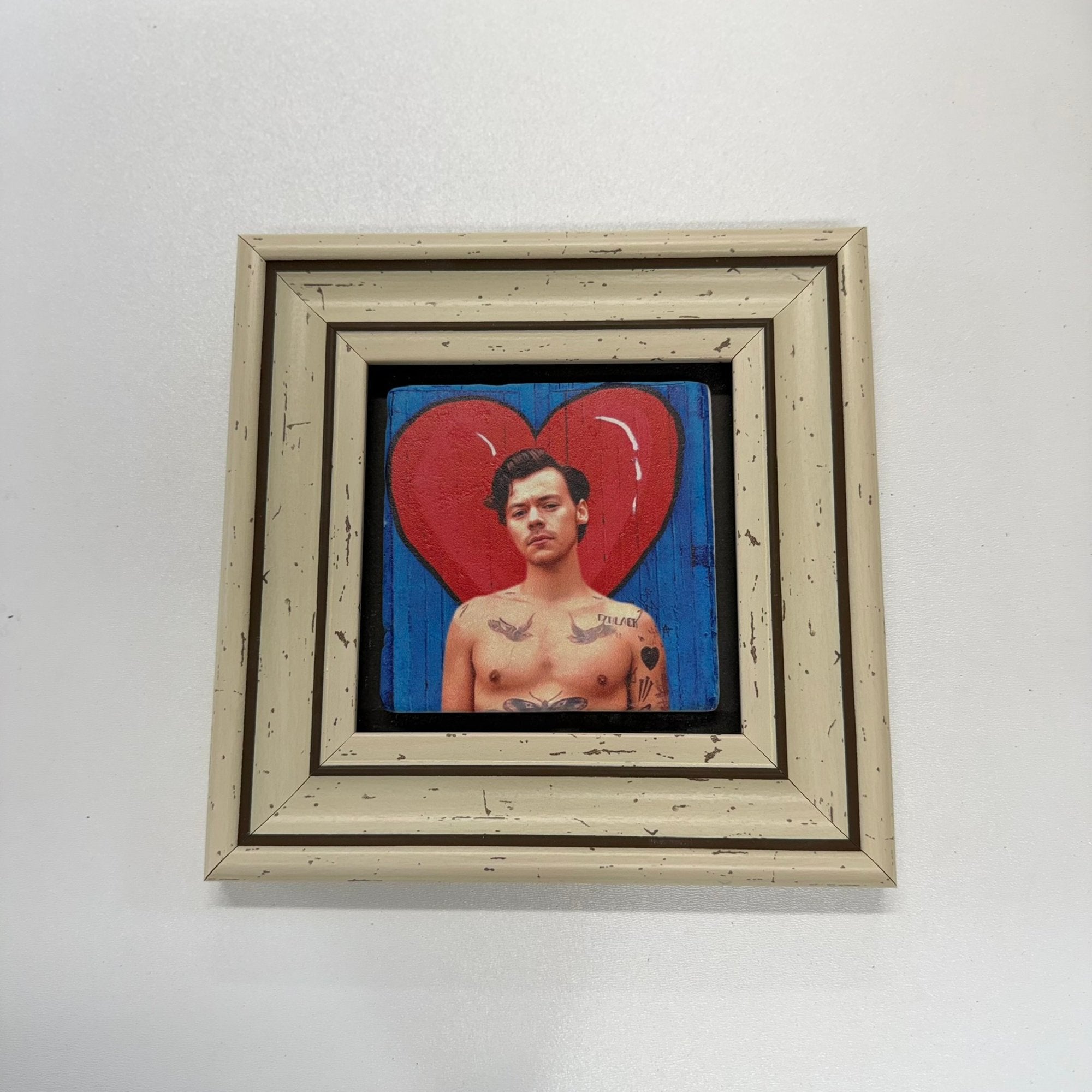 Variant Mapping v4 | harry-styles-hearth-natural-stone-coaster | with White Frame | sha256:118846f060f0