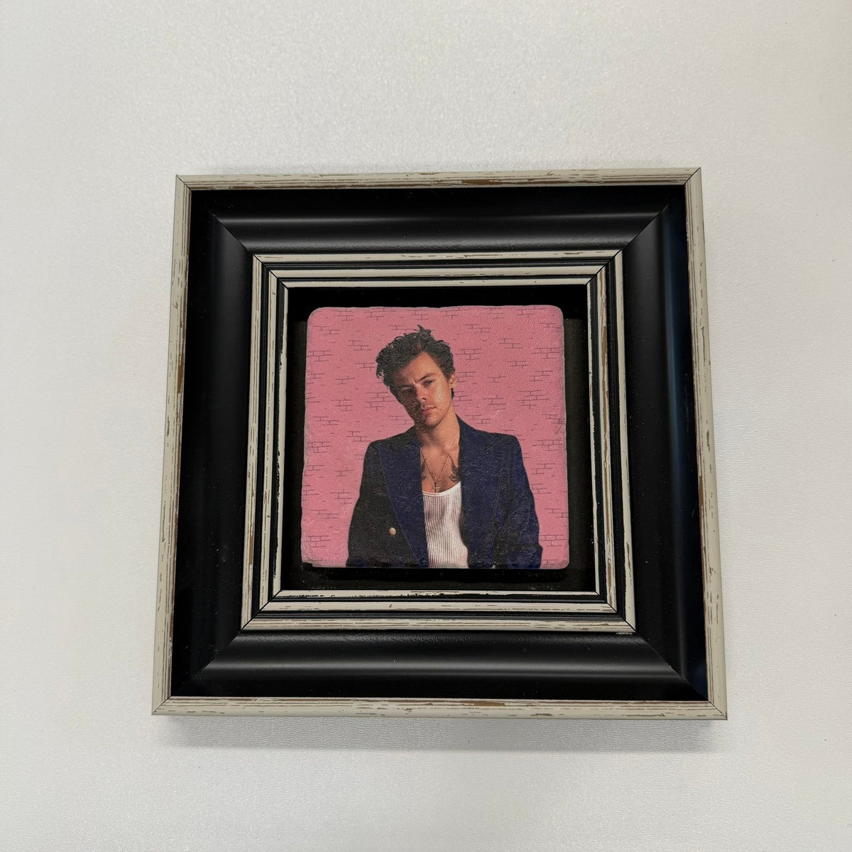 Variant Mapping v4 | harry-styles-pink-natural-stone-coaster | with Black Frame | sha256:296fa6f7ed60