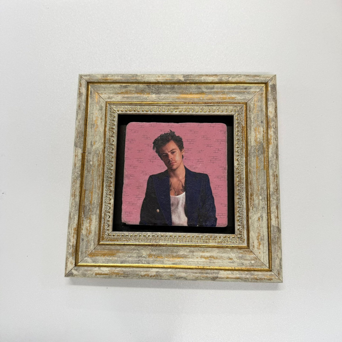 Variant Mapping v4 | harry-styles-pink-natural-stone-coaster | with Gold Frame | sha256:befc19be17fc