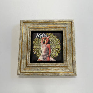 Variant Mapping v4 | kylie-minogue-pop-art-natural-stone-coaster | with Gold Frame | sha256:183328d93fcf