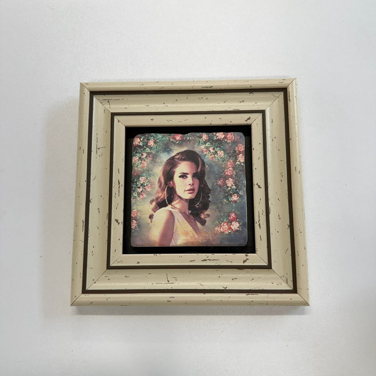 Variant Mapping v4 | lana-del-rey-rose-wreath-stone-coaster | with White Frame | sha256:24ee87b39190