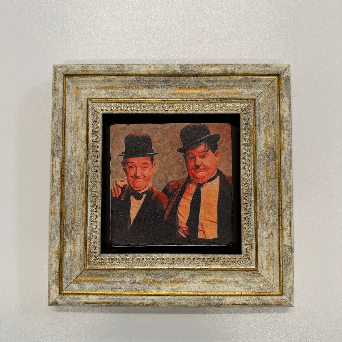 Variant Mapping v4 | laurel-and-hardy-stone-coaster | with Gold Frame | sha256:d20d8a67a06f