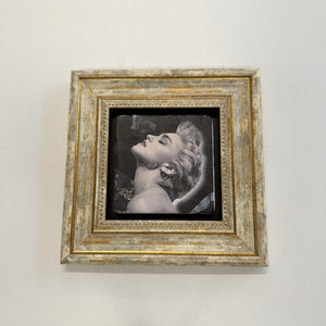 Variant Mapping v4 | madonna-true-blue-natural-stone-coaster | with Gold Frame | sha256:f48e0dd71662