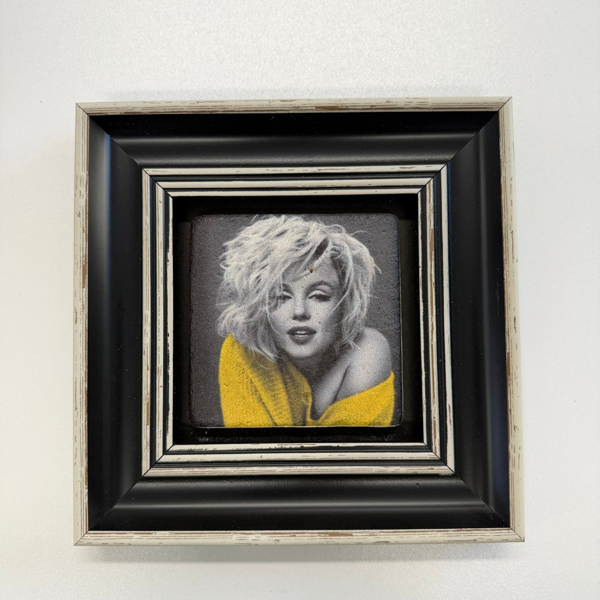 Variant Mapping v4 | marilyn-monroe-natural-travertine-stone-coaster | with Black Frame | sha256:c159ab2962e6