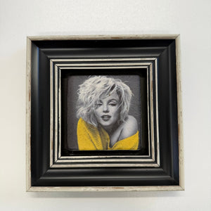Variant Mapping v4 | marilyn-monroe-natural-travertine-stone-coaster | with Black Frame | sha256:c159ab2962e6