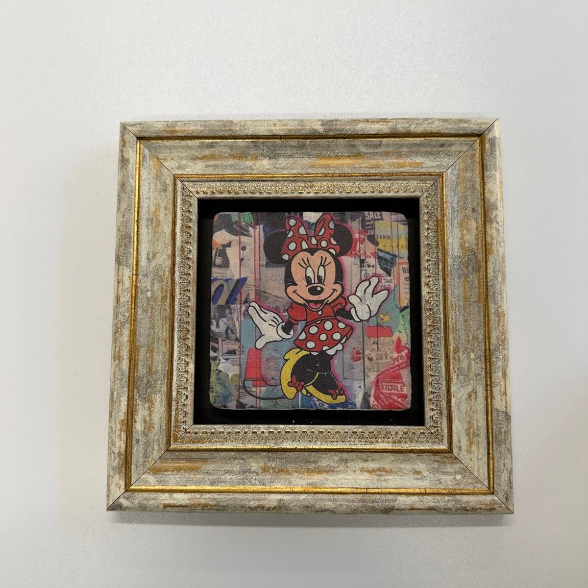 Variant Mapping v4 | minnie-mouse-finger-pop-art-natural-stone-coaster | with Gold Frame | sha256:87c1df011084