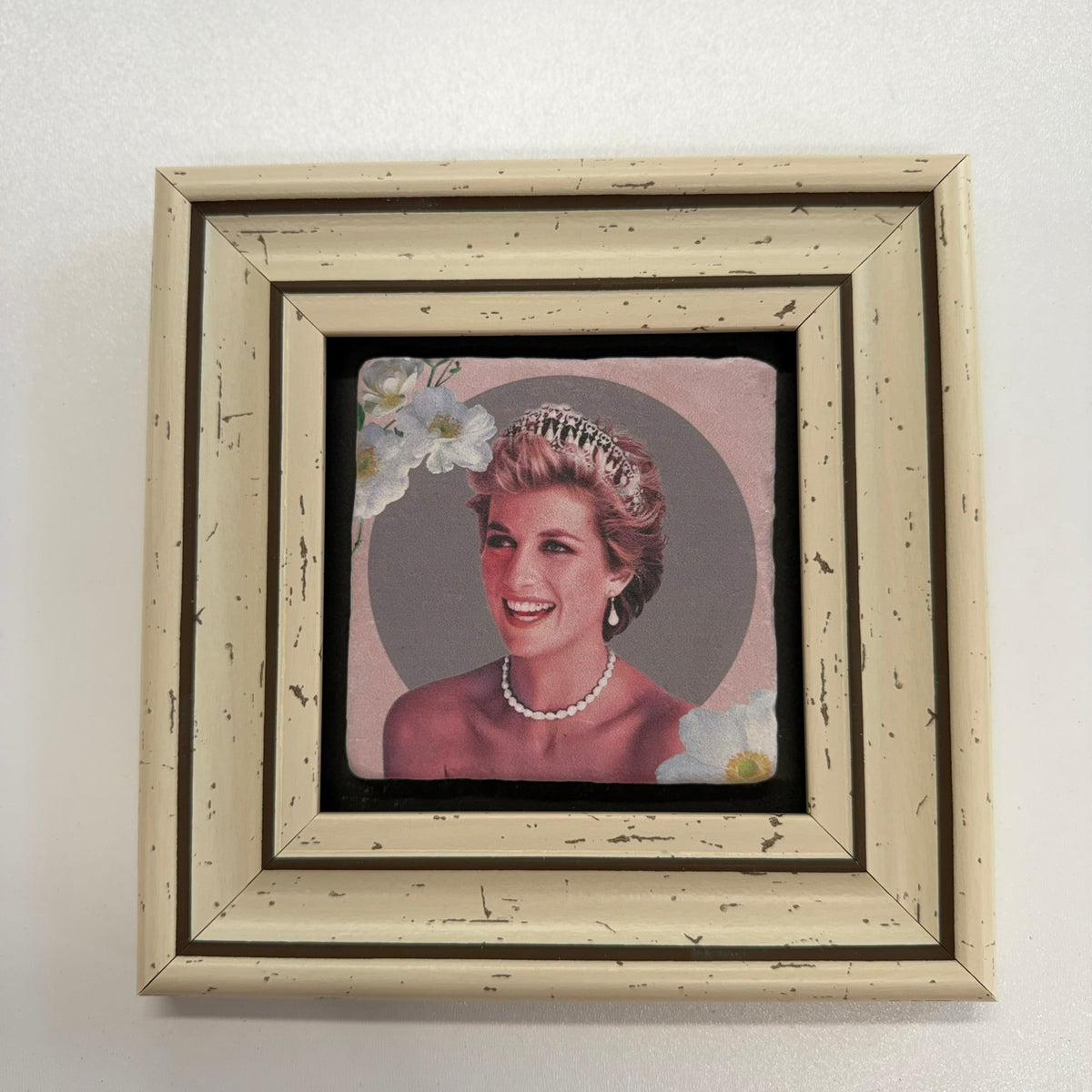 Variant Mapping v4 | princess-charlotte-natural-stone-royal-family-coaster | with White Frame | sha256:a944288635df