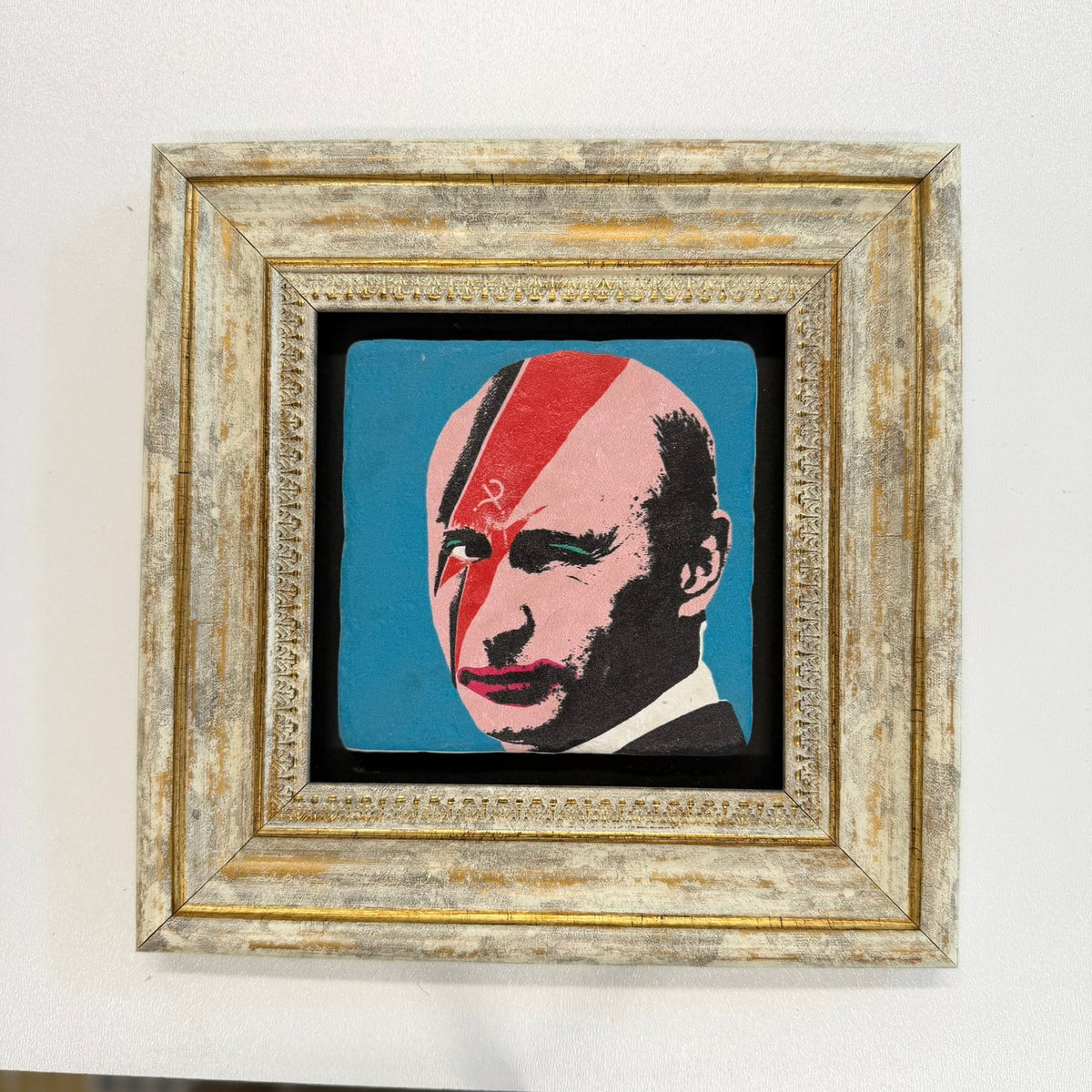 Variant Mapping v4 | putin-aladdin-sane-political-natural-stone-coaster | with Gold Frame | sha256:27e2d83b4a80