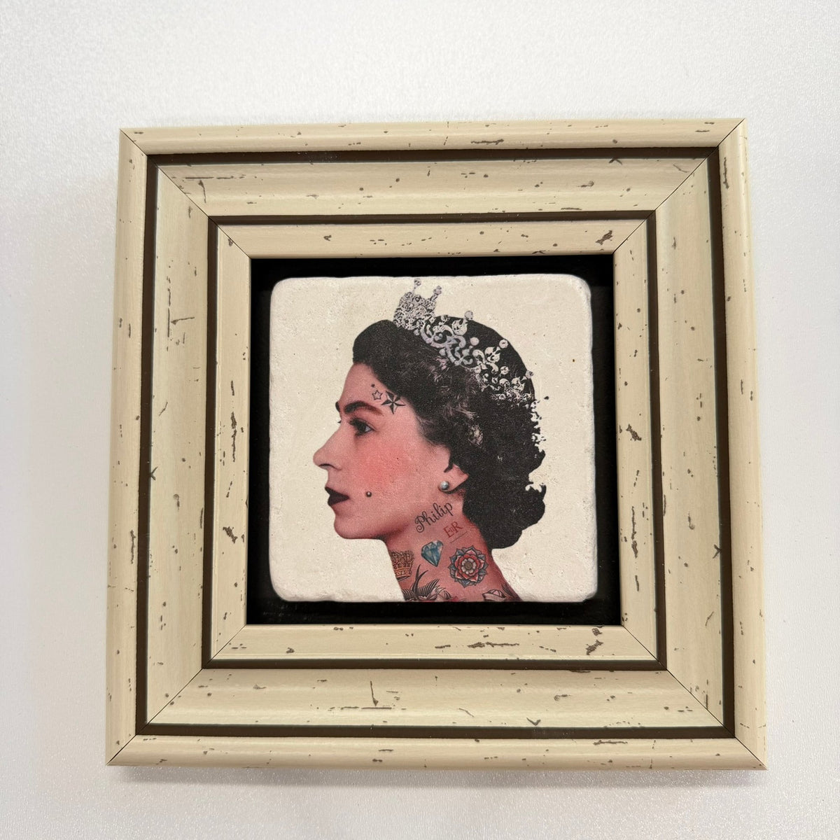 Variant Mapping v4 | queen-elizabeth-ii-natural-stone-coaster | with White Frame | sha256:ee86af8c9b43