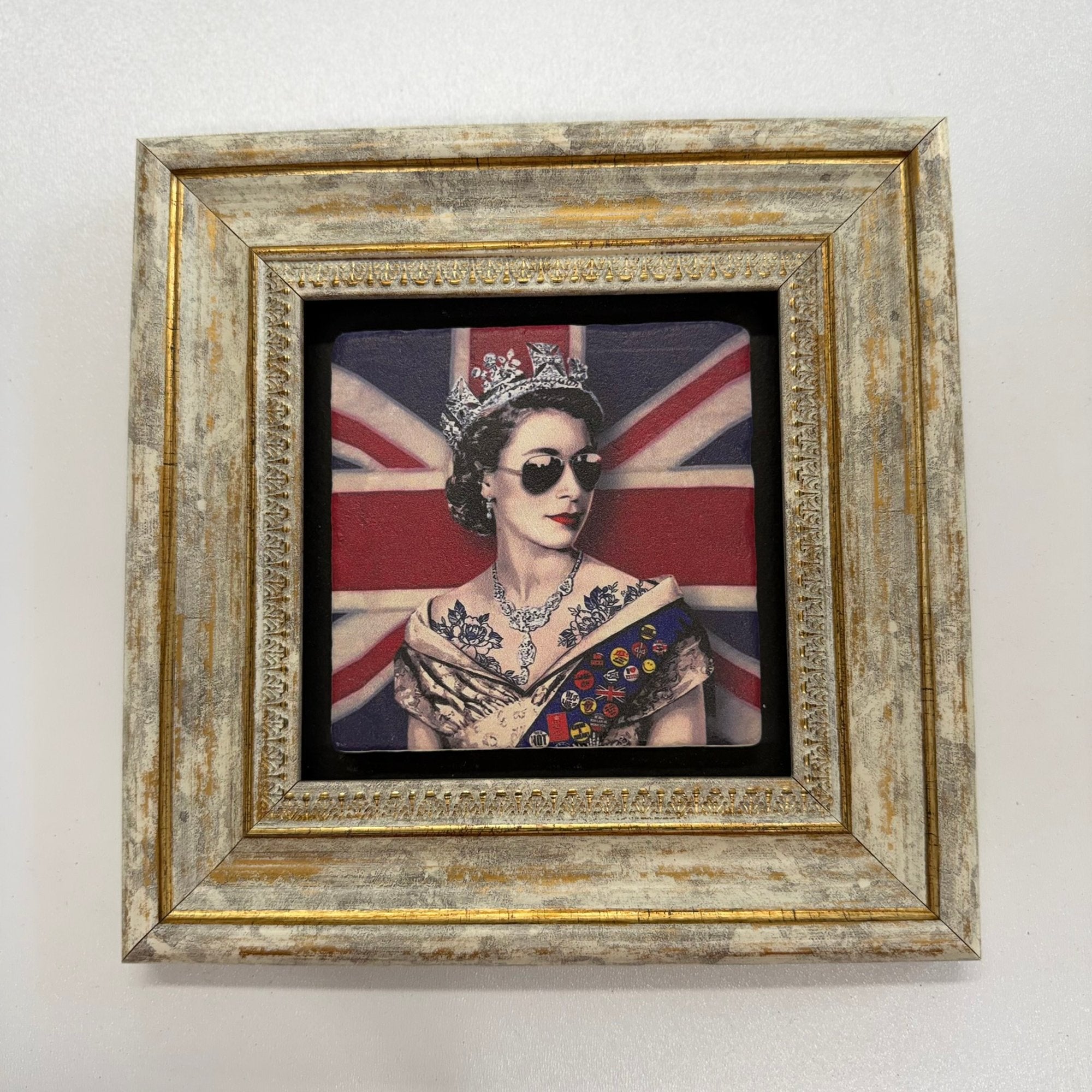 Variant Mapping v4 | queen-elizabeth-ii-stone-coaster | with Gold Frame | sha256:792a783df9d9