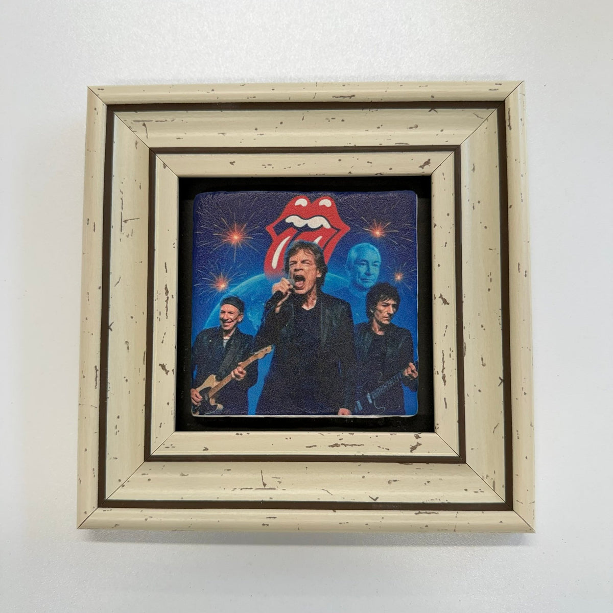 Variant Mapping v4 | rolling-stones-natural-travertine-stone-coaster | with White Frame | sha256:c66925f50415
