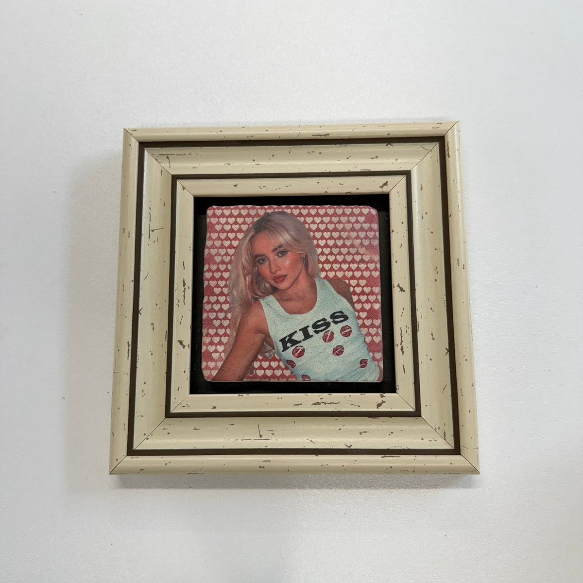 Variant Mapping v4 | sabrina-carpenter-natural-stone-kiss-coaster | with White Frame | sha256:3011edc6bdea