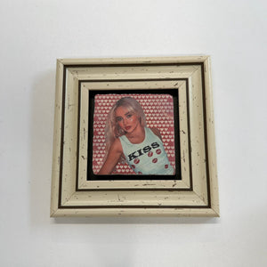 Variant Mapping v4 | sabrina-carpenter-natural-stone-kiss-coaster | with White Frame | sha256:3011edc6bdea