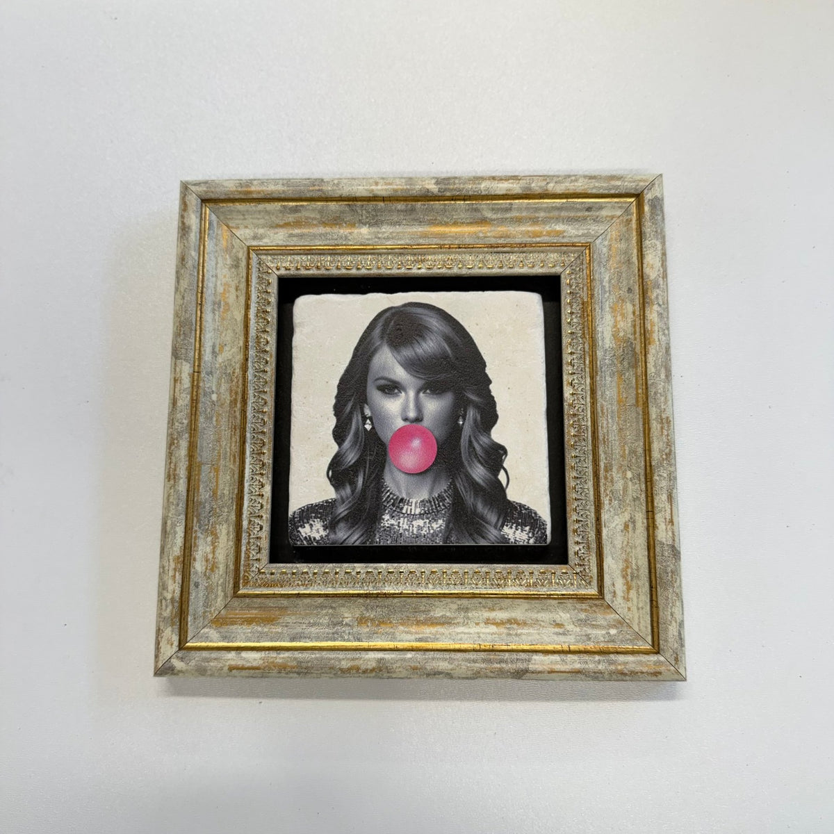 Variant Mapping v4 | taylor-swift-natural-stone-coaster-bubblegum | with Gold Frame | sha256:489ba49dd04d