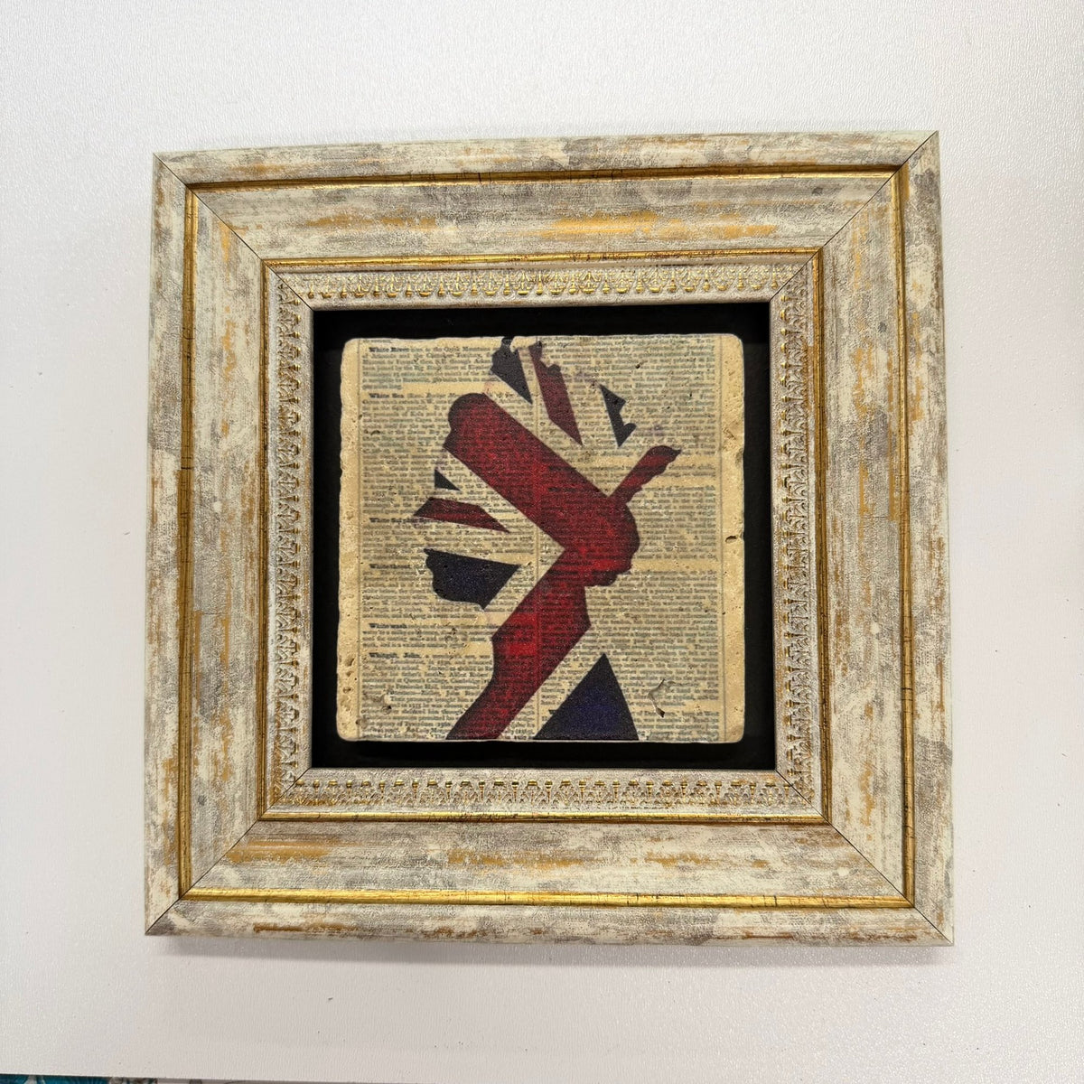 Variant Mapping v4 | union-jack-queen-natural-stone-coaster | with Gold Frame | sha256:7a75b9caedcc