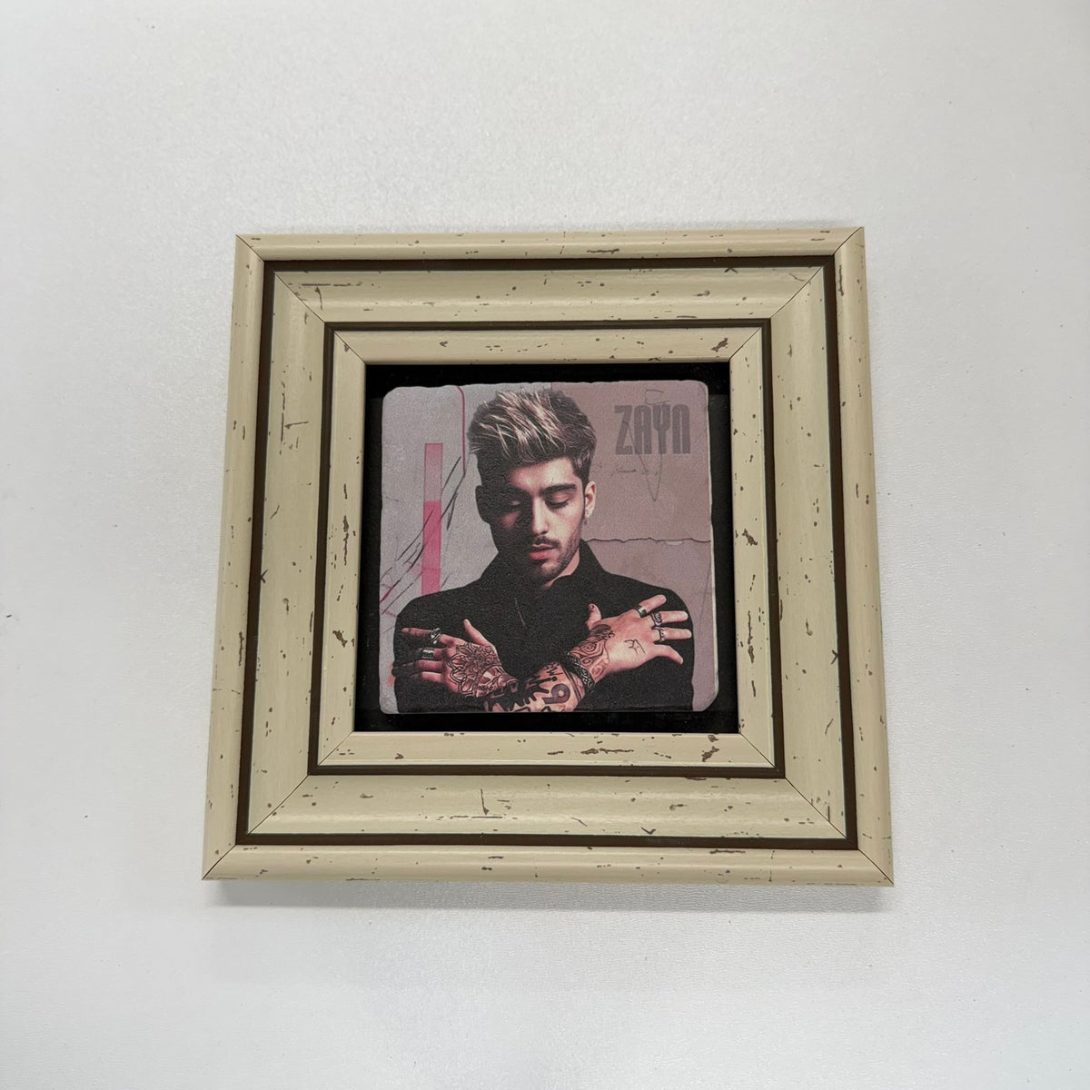Variant Mapping v4 | zayn-malik-natural-stone-coaster | with White Frame | sha256:e881574c2108